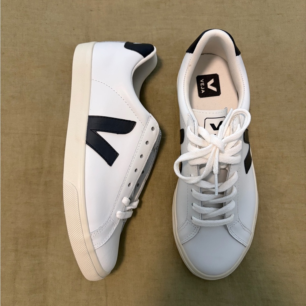 Veja Esplar White and Black Leather Sneakers